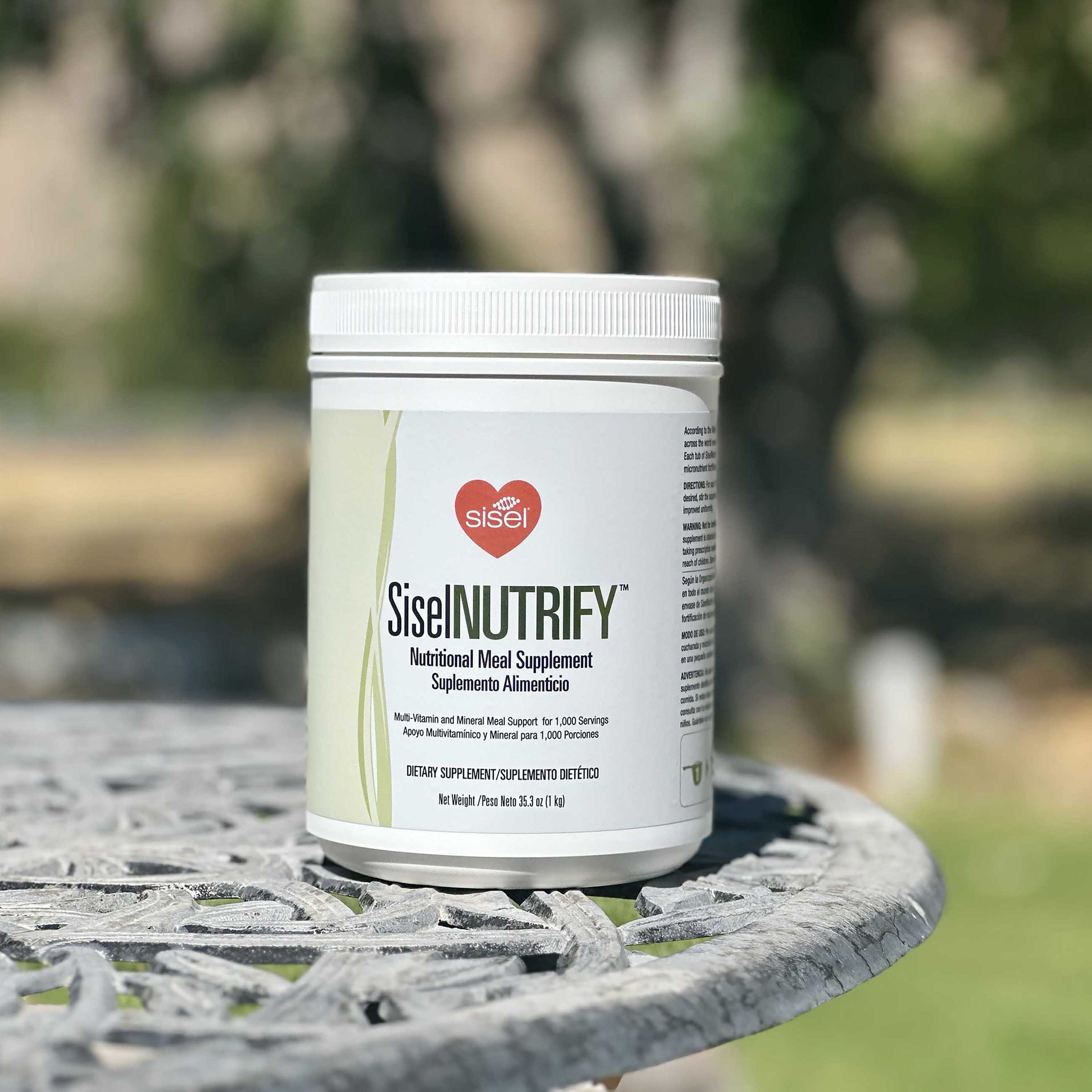 SiselNUTRIFY container on table